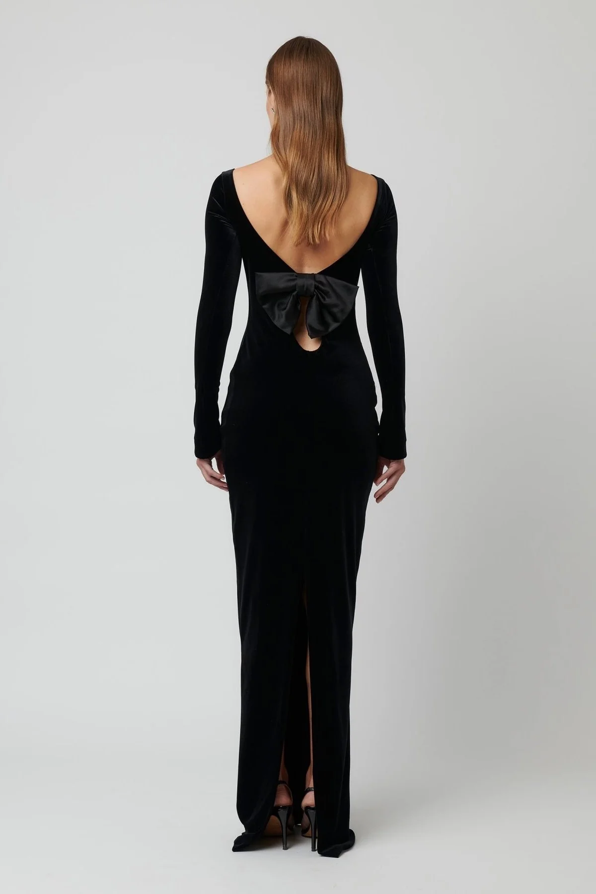 yasmin-maxi-dress-black-velvet-492041_1800x1800_0c842449-0966-4cb2-89ac-e6da29caeca9.png